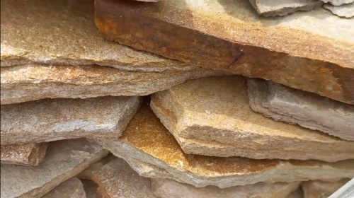 Плитняк златолит жёлтый золотистый для отмостки купить в Калуге