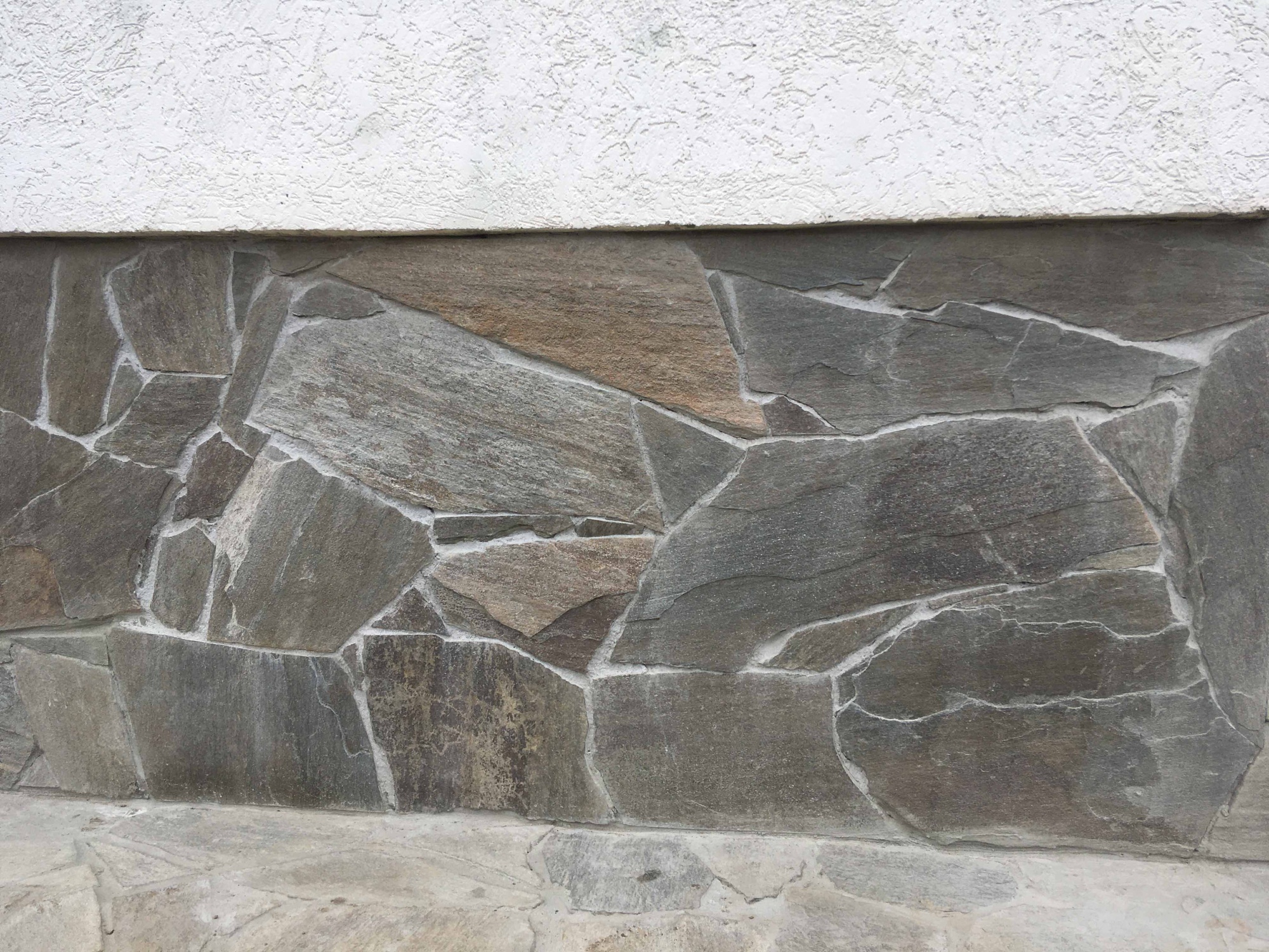 Плитняк златолит Уральский для цоколя, отмостки купить в Калуге