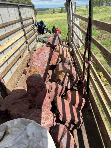 Ландшафтные глыбы красно-фиолетовые 200-1000 килограмм купить в Калуге