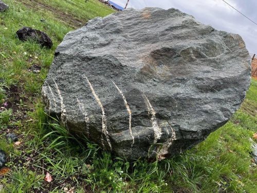 Гигантские зелёные валуны для ландшафтного дизайна весом более 5 тонн купить в Калуге