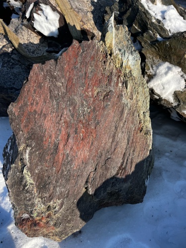 Ландшафтные глыбы красно-фиолетовые 200-1000 килограмм купить в Калуге