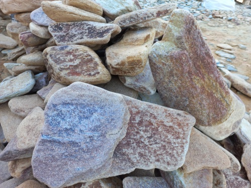 Златолит жёлтый, жёлто-зелёный глыбки и валуны для ланшафтного дизайна купить в Калуге