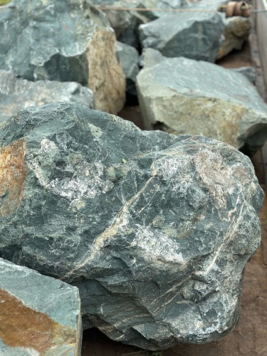 Камни для ландшафтного дизайна зелёные 10-60 килограмм купить в Калуге