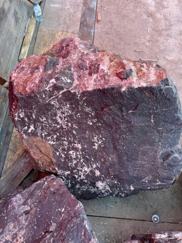 Камни для ландшафтного дизайна красно-фиолетовые 10-60 килограмм купить в Калуге