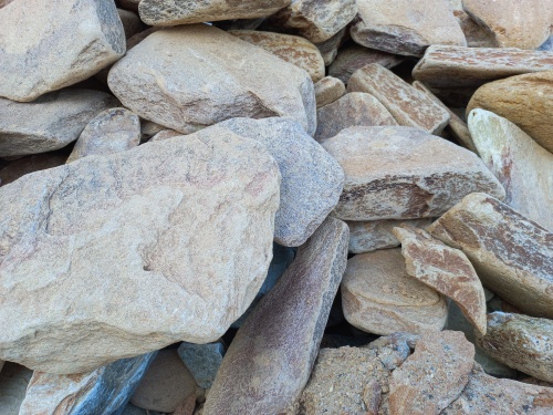 Златолит жёлтый, жёлто-зелёный глыбки и валуны для ланшафтного дизайна купить в Калуге