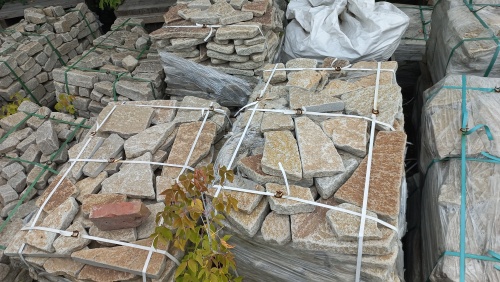 Плитняк гранитный галтованный купить в Калуге