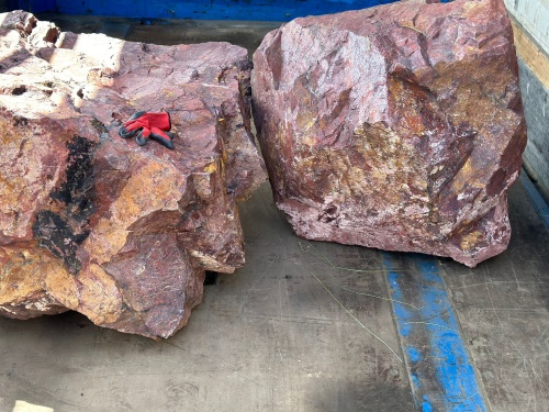 Ландшафтные глыбы красно-фиолетовые 200-1000 килограмм купить в Калуге