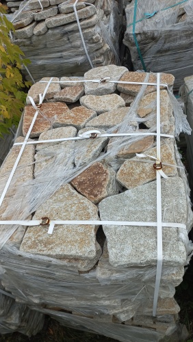 Плитняк галтованный гранитный для ландшафтного дизайна купить в Калуге