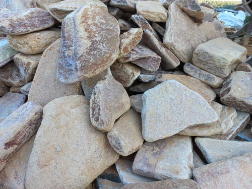 Златолит жёлтый, жёлто-зелёный глыбки и валуны для ланшафтного дизайна купить в Калуге