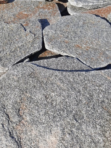 Златолит серебристый галтованный для лестниц купить в Калуге