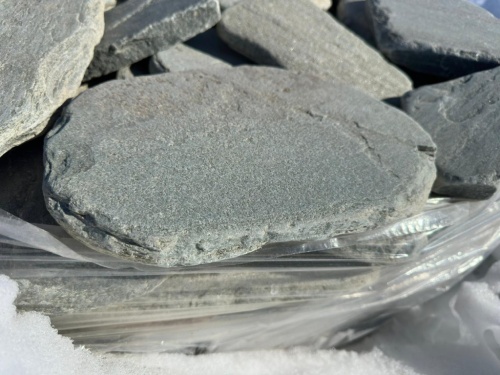 Плитняк златолит зелёный галтованный для мощения на бетон купить в Калуге