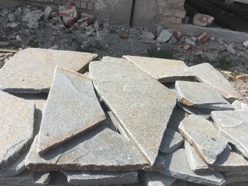 Златолит серебристый галтованный для лестниц купить в Калуге