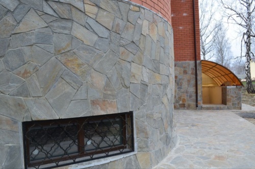 Плитняк златолит Уральский для цоколя, отмостки купить в Калуге